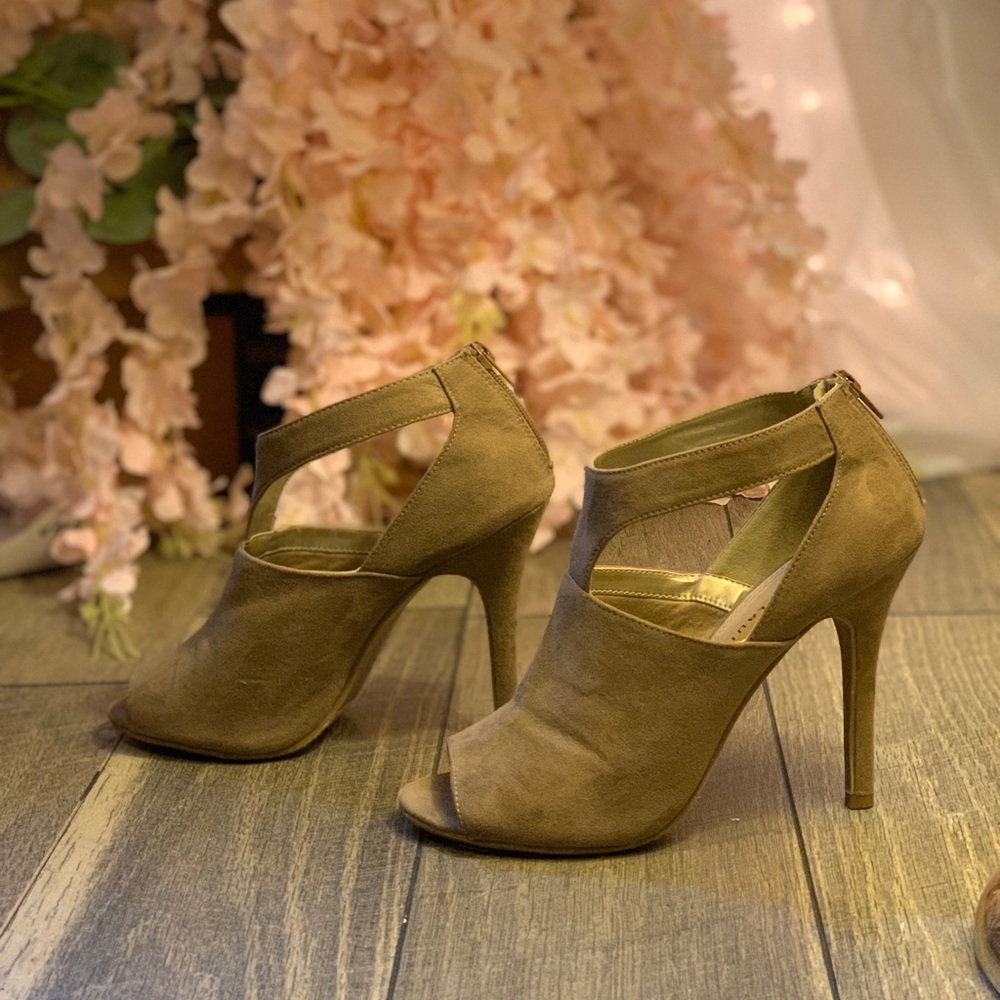 Chinese laundry heels size 8.5